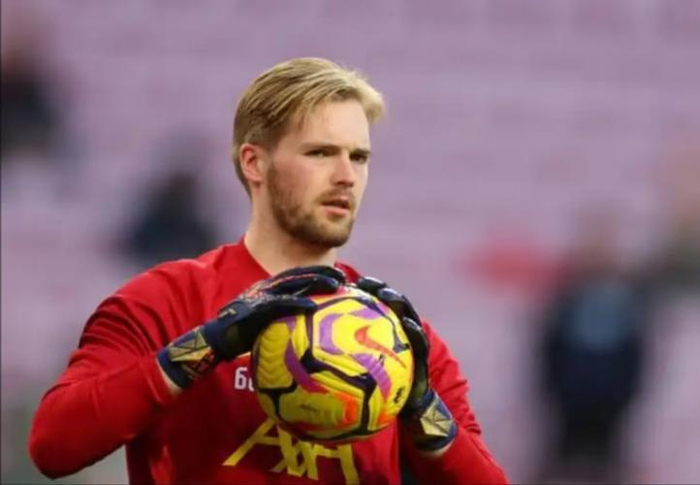 关于今晚利物浦调整名单以备中超；单刀错失环节打磨；质疑声仍在；高层口径保持一致的信息